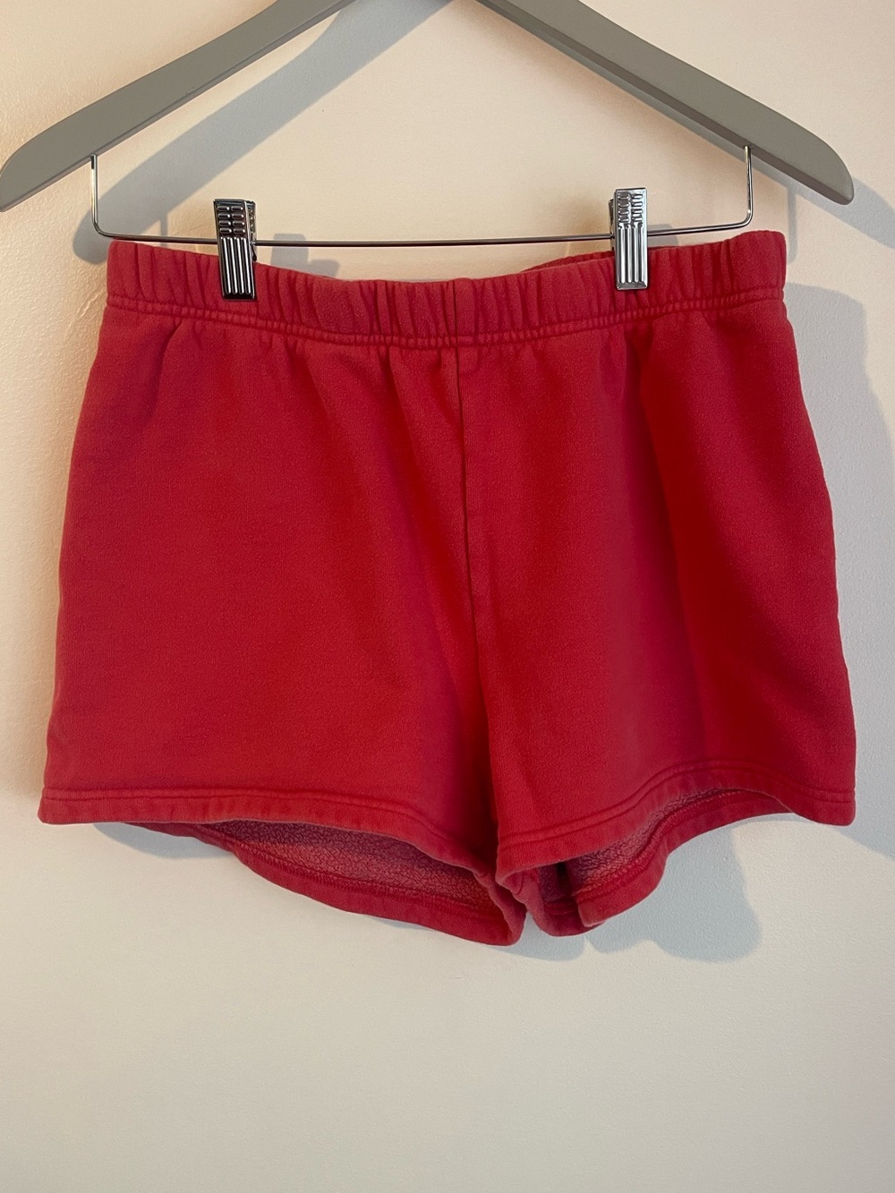 Aritzia Tna Cozy Fleece Sweat Shorts Coral Pink Red High Rise Medium M 3”